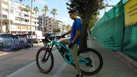 Bisiklet sürücüsü ve yaya arasında çıkan tartışma sosyal medyada viral oldu