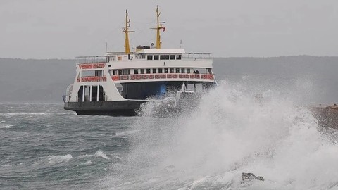 Marmara’da deniz ulaşımına fırtına engeli!