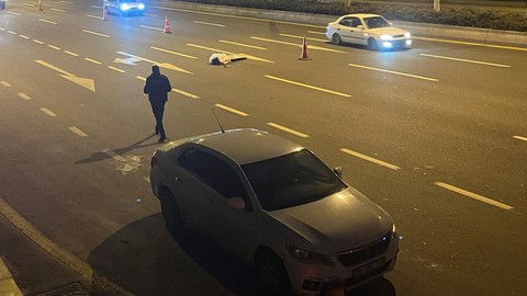 Ankara'da seyir halindeki otomobilin içinden atlayan kadın yaşamını yitirdi