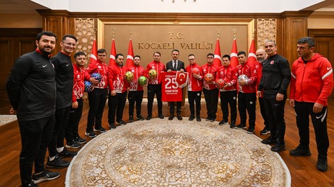 İlhami Aktaş Down Sendromlular Futsal Milli Takımı'nı makamında misafir etti