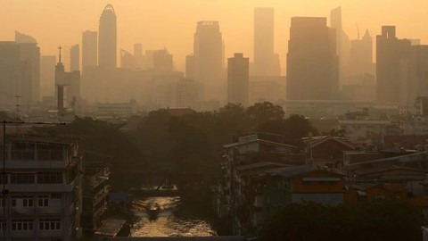 Tayland'ın başkenti Bangkok'ta 352 okulda eğitime ara verildi!
