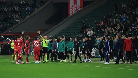Kocaelispor maçında kırmızı kart görmüştü… Eze’nin cezası belli oldu!