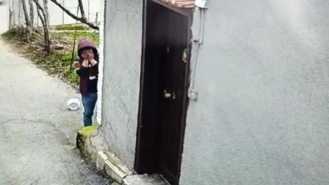 Saklambaç oynayan kapkaççıyı, polis sobeledi