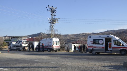 Adıyaman'da facia: 16 yaşındaki çocuğun kullandığı araç trafoya çarptı!