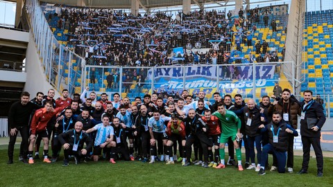 Birisi en iyi deplasman takımı diğeri en iyi iç saha takımı