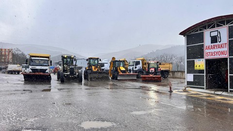 Derince’de karla etkin mücadele!