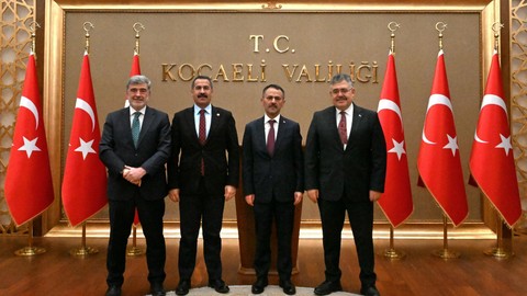 Kocaeli AK Parti Milletvekilleri Vali İlhami Aktaş'ı ziyaret etti