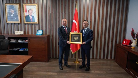 Vali İlhami Aktaş, Ümraniye Kaymakamı Yüksel Çelik'i ziyaret etti
