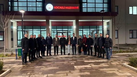 AK Parti İzmit Gençlik Kollarından Kandil Gecesi’ne özel duygulandıran ziyaret