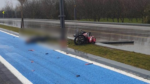 Balıkesir'de feci kaza: Elektrik direğine çarptı!