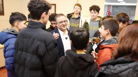 Başkan Gökçe, şampiyon öğrencileri tebrik etti