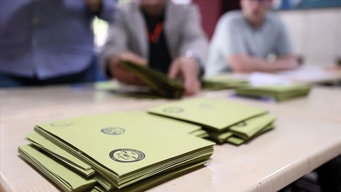 Özgür Özel'in masasındaki son anket ortaya çıktı!