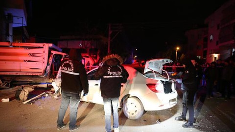 Denizli'de facia: Otomobil ile kamyonet çarpıştı, ölü ve yaralılar var!