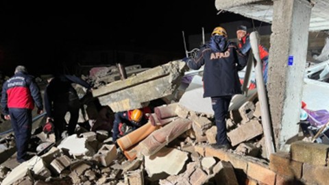 Peru'da alışveriş merkezinin çatısı çöktü: 3 ölü, 74 yaralı