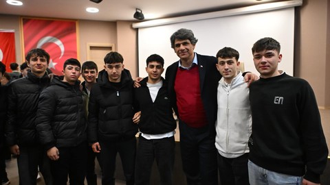 Mustafa Kocaman öğrenciler ile bir araya geldi: Sürpriz karşılama