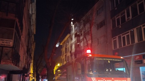 İstanbul'da korku dolu anlar: 6 katlı bina alevlerin esiri oldu!