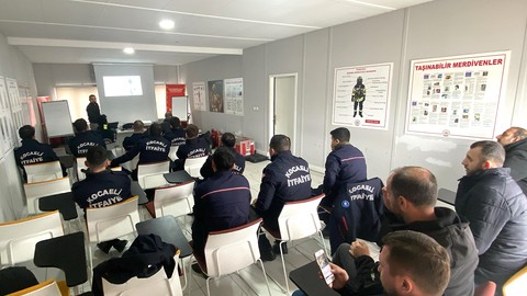 Kocaeli Büyükşehir Belediyesi'nden itfaiye personeline kurtarma eğitimi!