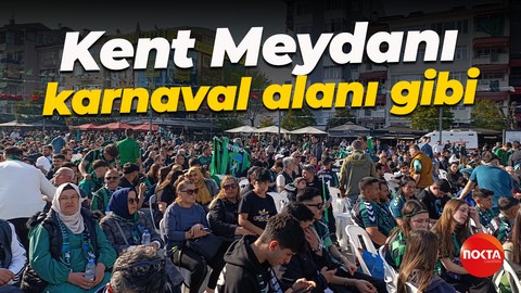 Kent Meydanı karnaval alanı gibi