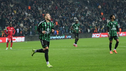 Josip Vukovic’e teşekkür ediliyor