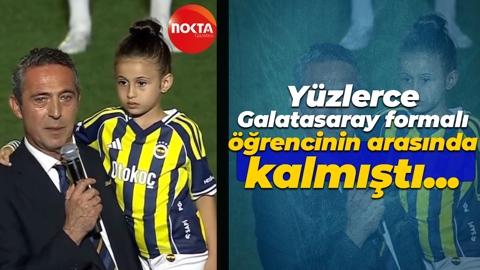 Yüzlerce Galatasaray formalı öğrencinin arasında kalmıştı… Ali Koç'un kucağında sarı-lacivert formasıyla poz verdi