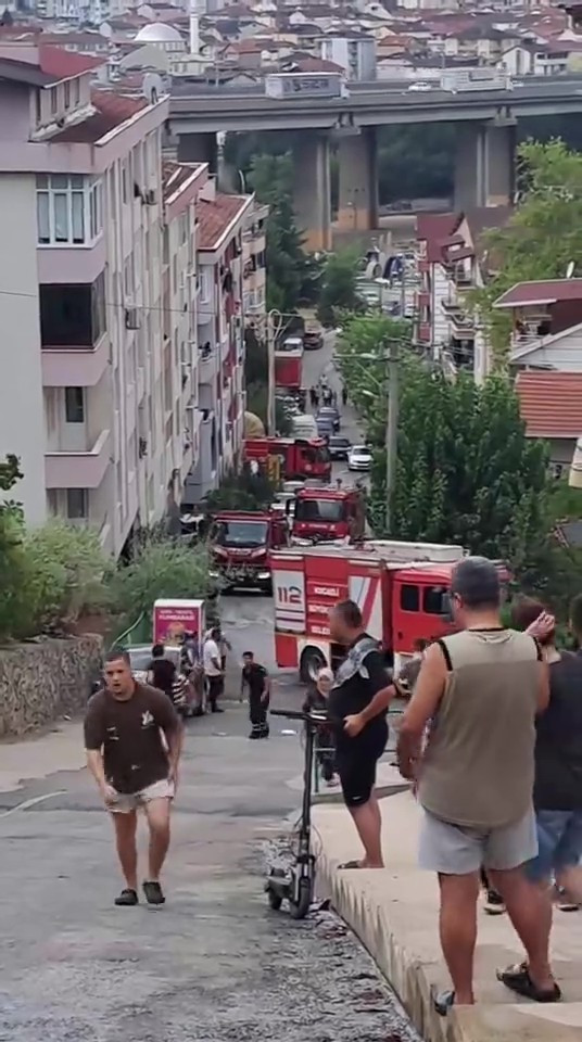 Yangınla canla başla mücadele ettiler... Kovalarla su taşıdılar! - Resim : 4