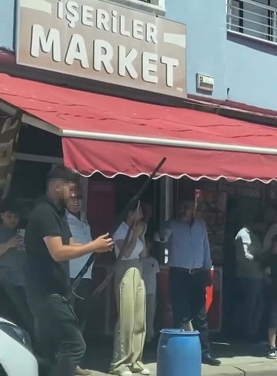 Asker uğurlamasında havaya defalarca ateş açtılar! - Resim : 3