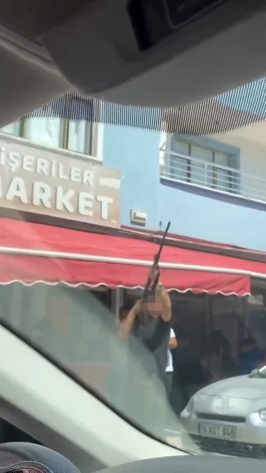 Asker uğurlamasında havaya defalarca ateş açtılar! - Resim : 2