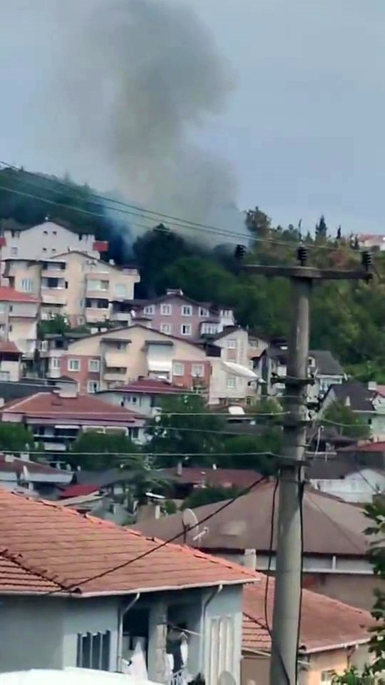 Yangınla canla başla mücadele ettiler... Kovalarla su taşıdılar! - Resim : 5