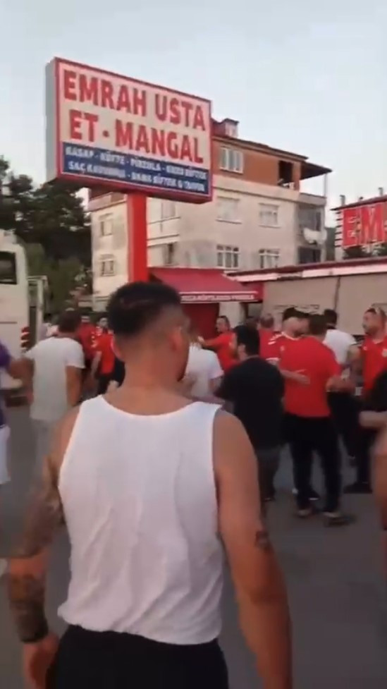 Taraftarların mola verdiği restoranda silahlar konuştu! - Resim : 2