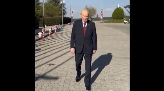 Devlet Bahçeli’nin yürüyüşü gündem oldu: Asıl mesaj kime? - Resim: 1