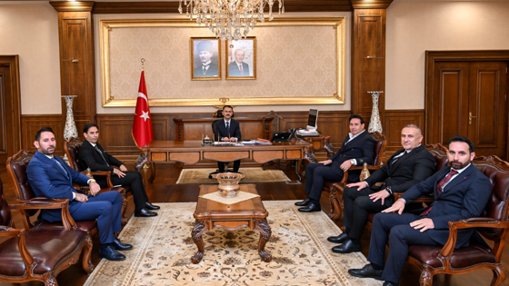 Vali Aktaş'a iş insanından ziyaret