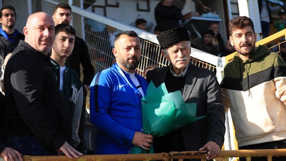 Bünyamin Akman: Belediye Derincespor’u kaderine terk etmeyin
