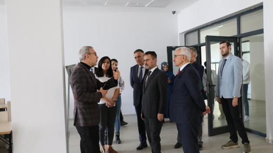 İlhami Aktaş, Nilüfer Hatun Kız Yurdu’nda incelemelerde bulundu