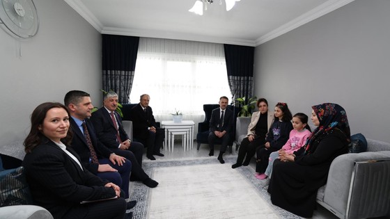 Vali İlhami Aktaş Dilovası’nda Gazi ve Şehit Ailesini ziyaret etti