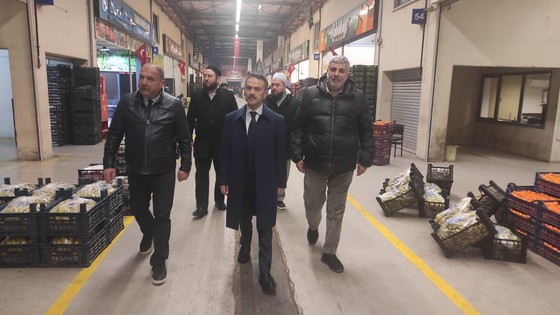 İlhami Aktaş, esnaf ile birlikte Cuma duasına katıldı