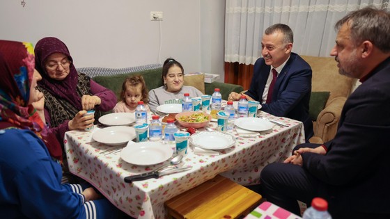 İzmitli Havva Naz’dan, Tahir Büyükakın’a davet!