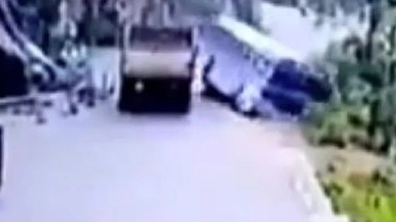 Otobüs uçuruma yuvarlandı! Can pazarı yaşandı!