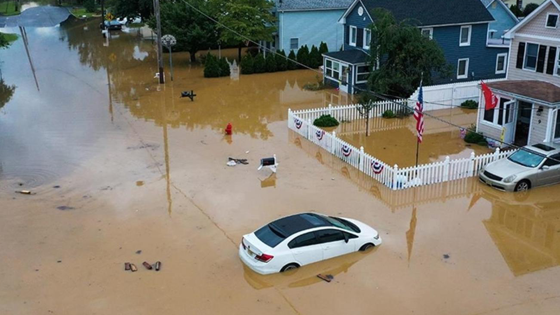 ABD'yi sel vurdu: 20'den fazla ölü var!