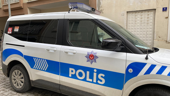 Çocuğu başından bıçakladı