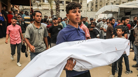 Gazze’de yardım almak için bekleyen sivillere ateş açıldı: 8 ölü