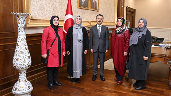 İzmit Mehmet Akif Ersoy Kız Anadolu İmam Hatip Lisesi’nden Kocaeli Valisi İlhami Aktaş'a ziyaret