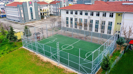 Büyükşehir’den 12 futbol sahası