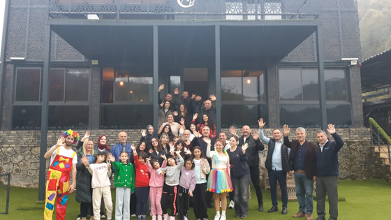 Kocaeli Öğrenim Gençliğine Yardım Derneği'nden çocuklara neşe dolu ara tatil hediyesi