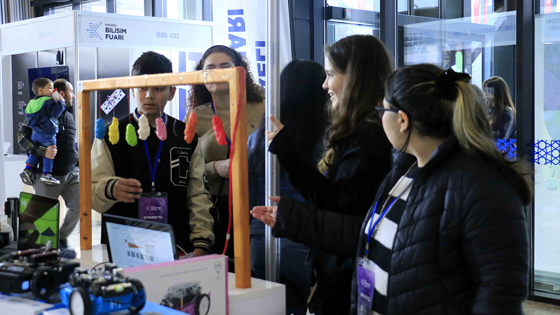 Kocaeli Bilişim Fuarı ziyaretçilerini ağırlamaya devam ediyor