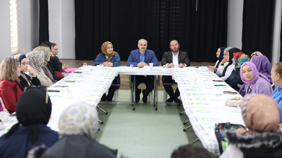 Bünyamin Çiftçi, Akse Bilgi Evi’ndeki kursiyer ve velilerle bir araya geldi