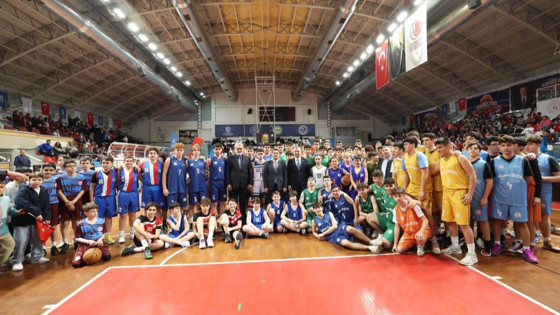 Gençlerin tutkunu olduğu turnuvanın 6’ncısı büyük coşkuyla başladı