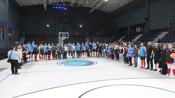 Özel çocuklar, Çayırova’nın dev adamlarıyla bir arada