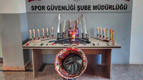 Üzerlerinden çıkanlar "Pes" dedirtti! Döner bıçağı, satır, bıçak...