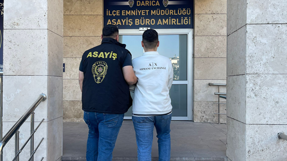 Bir değil iki kere; Silaha tehdit etti, cezaevini boyladı!