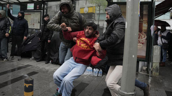 İstanbul'da izinsiz yürüyüşlere katılan 366 kişi gözaltına alındı